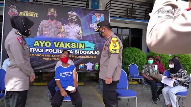 Polresta Sidoarjo Gelar Vaksinasi Massal kepada Pemohon SIM