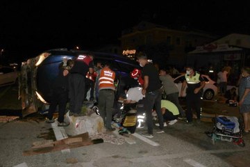 Fethiye'de iki otomobilin çarpıştığı kazada 2'si ağır 8 kişi yaralandı