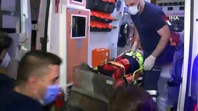 Bursa'da alkollü sürücü polis noktasına daldı: 2'si polis 4 yaralı