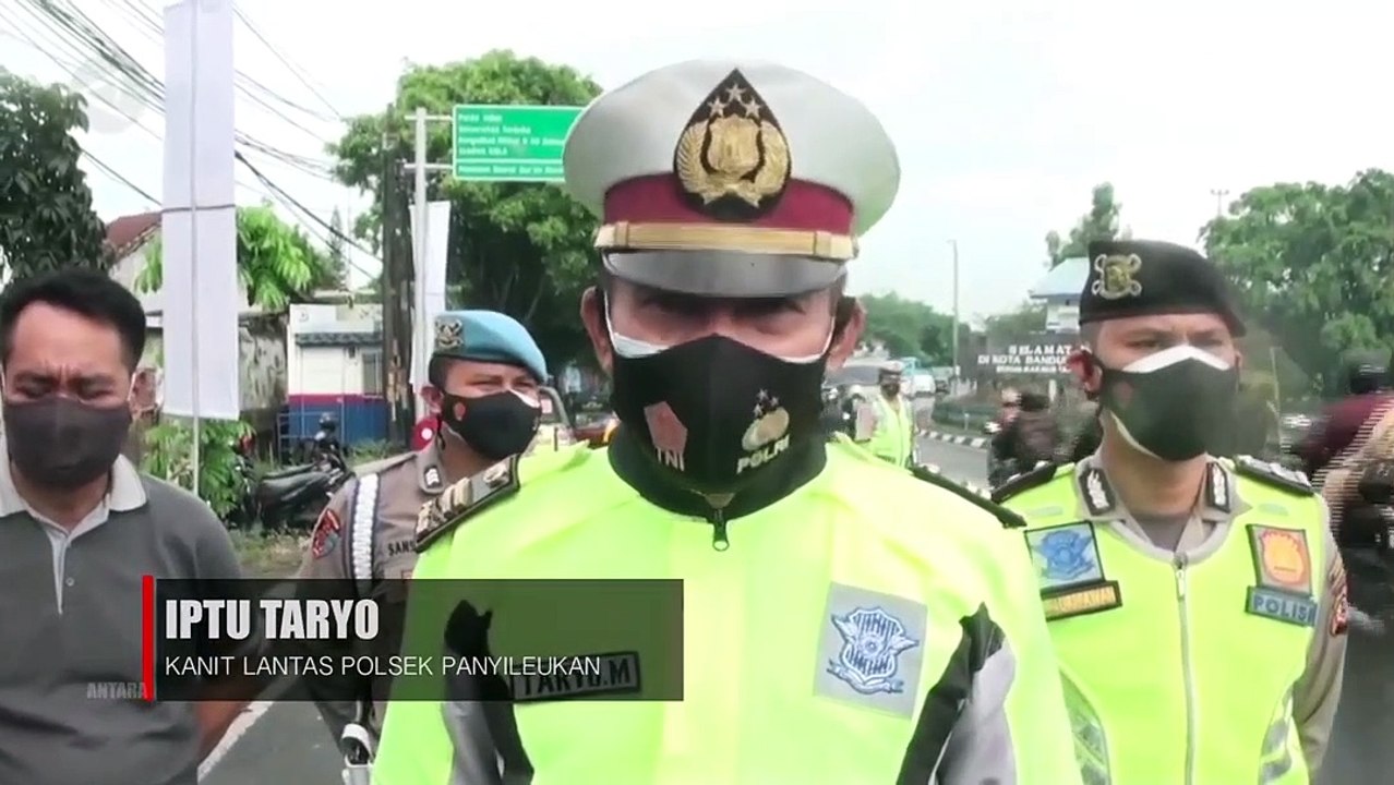 Mobilitas Warga Bandung di Perbatasan Dijaga Ketat