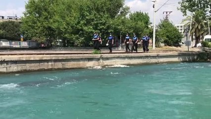 Adana polisi, çocuklara ve gençlere "sulama kanallarına girmeyin" uyarısı yaptı