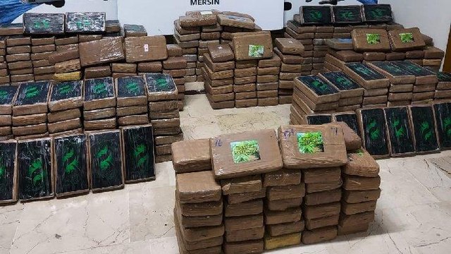 Yine o liman, yine muz gemisi: Yeni Rota'da bu kez 463 kilo kokain