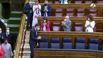 El ridículo aplauso de una docena de diputados del PSOE para recibir a Sánchez tras los indultos