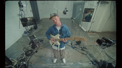 Finn Askew - Paranoia