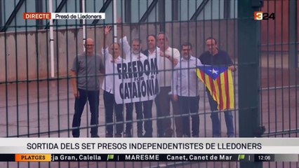 Surten els presos polítics dels Lledoners