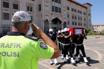 KAZADA YAŞAMINI YİTİREN POLİS MEMURU TÖRENLE MEMLEKETİNE UĞURLANDI