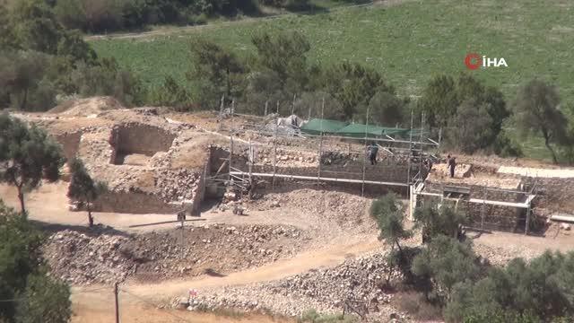 Akyaka Bizans Kalesi'nin giriş kapısı ayağa kaldırılıyor