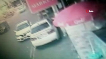 Kartal’da moto kuryenin 6 yaşındaki çocuğa çarptığı anlar kamerada