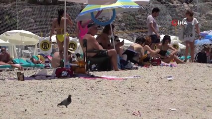 Antalya’da plajlar tıklım  tıklım