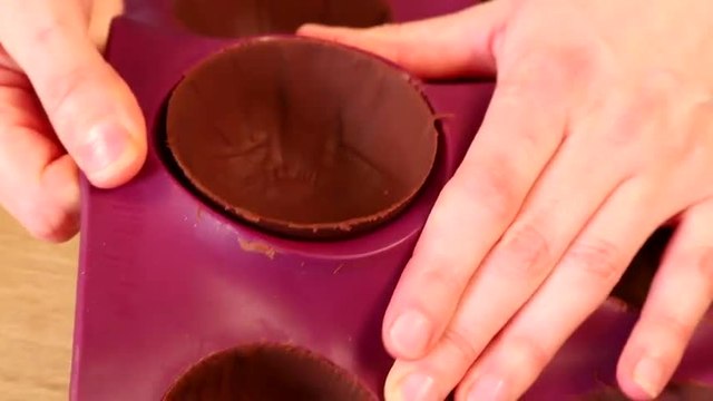 Dessert-Rezept für Schokoladenkugeln gefüllt mit Eis