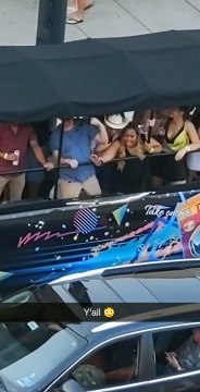 Il balance sa bière dans une voiture mais va vite le regretter