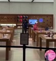 Une folle détruit tous les produits d'un Apple Store (Hong Kong)