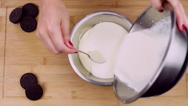 Oreo-Popsicles: Rezept für Oreo-Eis am Stiel