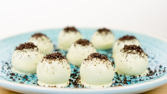 Oreo-Pralinen kinderleicht selbst gemacht.