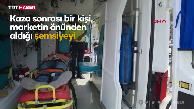 Yerde yatan yaralıları şemsiye ile güneşten korudu