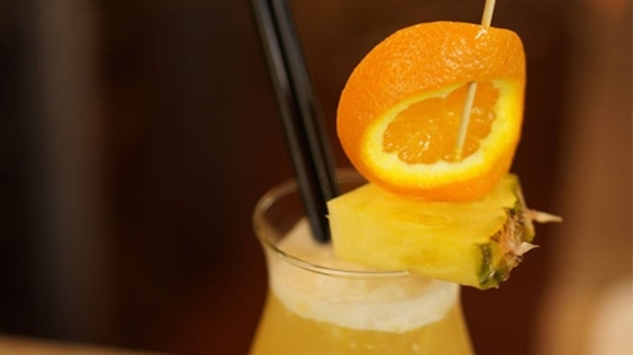 Mai Tai Cocktail selber machen: Barkeeper Johannes zeigt, wie