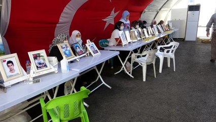 HDP önündeki evlat nöbetindeki anneden kızına teslim ol çağrısı