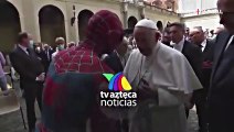 Örümcek Adam kostümüyle Papa'nın konuşmasına katıldı, maske hediye etti