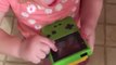 Una niña de la generación alpha encuentra una Game Boy y esto es lo que pasa...