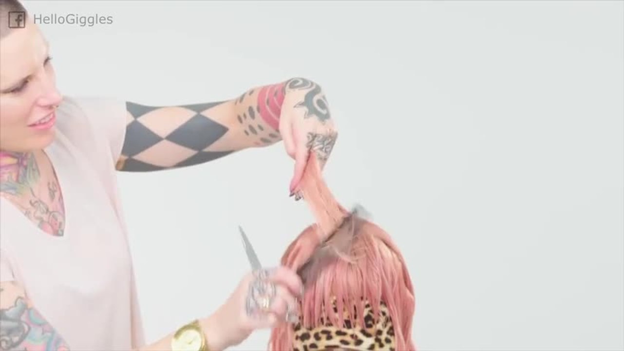 Look sorpresa: ¡se pone en manos de una peluquera con los ojos vendados!