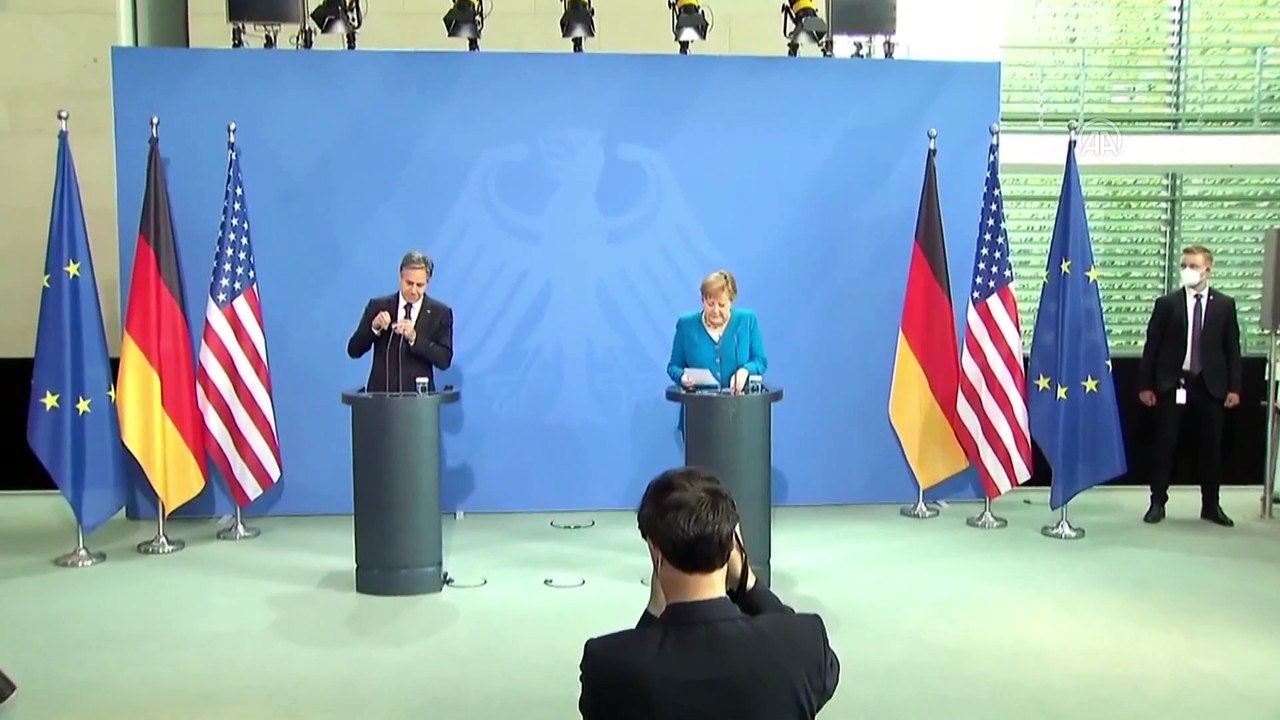 BERLİN - Merkel: 'Libya halkının, geleceklerine kendilerinin karar vermesini istiyoruz'