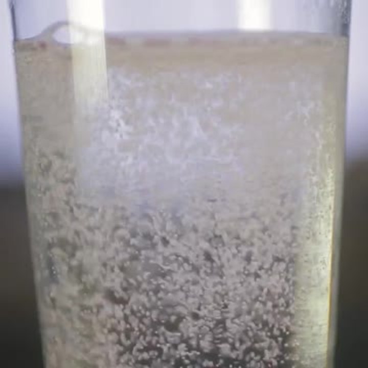 Cubitos de hielo con fruta, ¡una forma muy vistosa de enfriar tus bebidas!