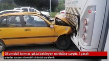 Otomobil kırmızı ışıkta bekleyen minibüse çarptı: 1 yaralı