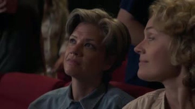 Promueve la tolerancia, ¡todas las parejas tienen derecho a darse la mano!