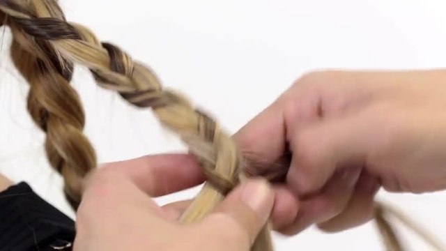 ¿Tienes una boda Cómo hacer un recogido bajo paso a paso