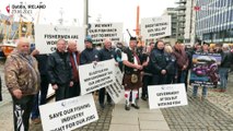 Fishing flotilla sails to Irish parliament in protest of post-Brexit quotas