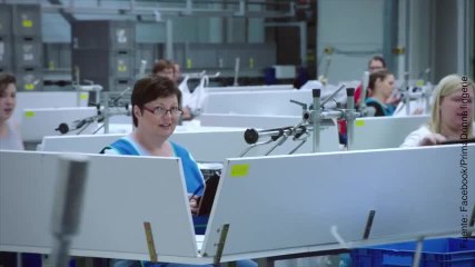 ¡Los hombres prueban lo que es tener pecho por un día!