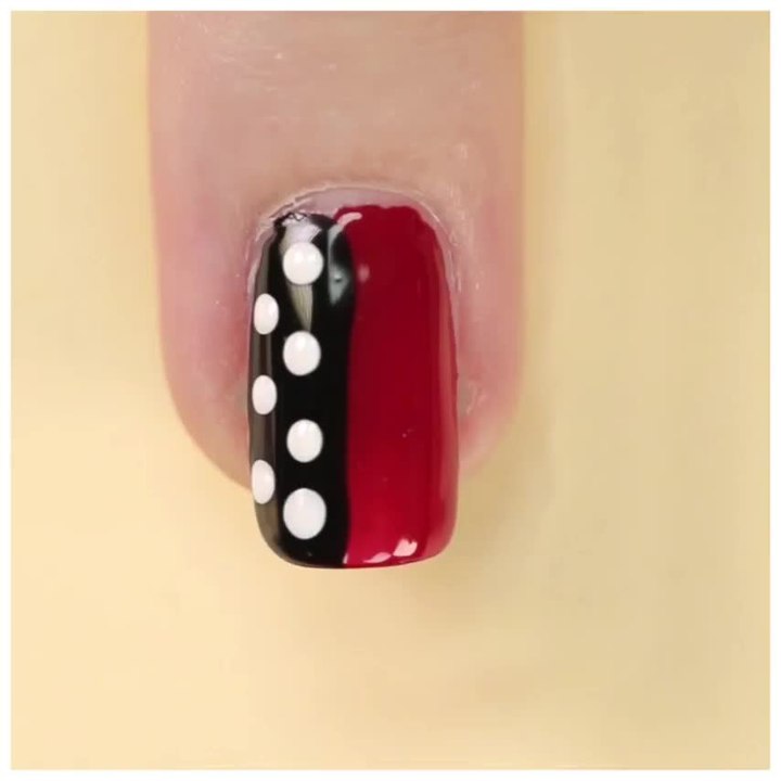 Nail art de lunares