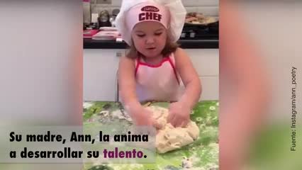 ¡Esta chiquitina de 3 años está hecha toda una cocinera!