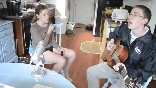 ¡Dos hermanos cantan a dúo Hero !