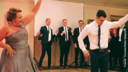 ¡El mejor baile entre madre e hijo de todos los tiempos!