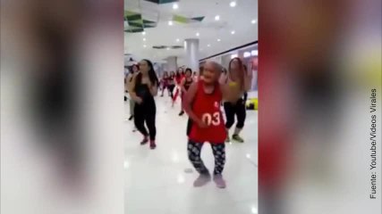 ¡Una abuela bailando zumba a tope!