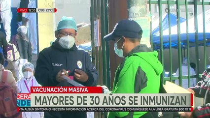 Mayores de 30 años acuden a los puntos de vacunación contra el Covid-19 en La Paz