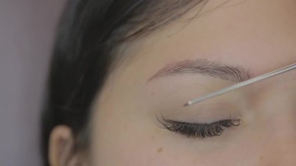 Extensiones de cejas