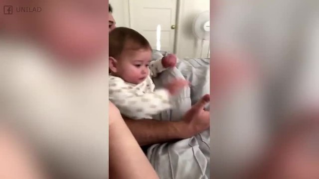 La bambina che vuole suo papà tutto per lei