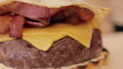 Huevo + bacon + cheddar... ¡Descubre la hamburguesa perfecta!