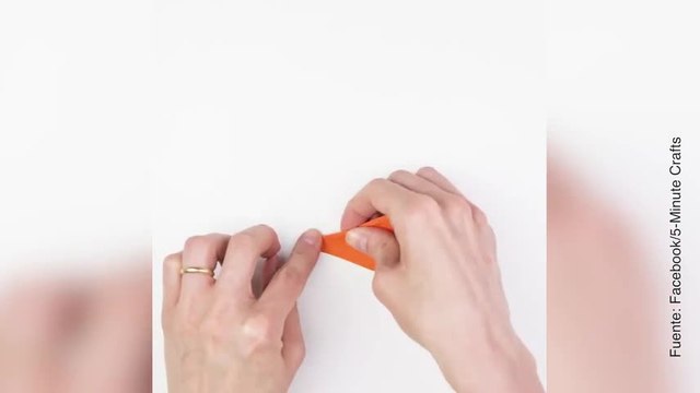 Decoración primaveral: mariposas de papel con notas ahesivas