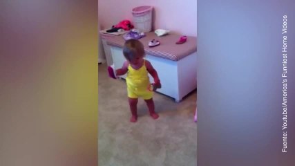 ¡Esta chiquitina demuestra su talento al ritmo de Elvis!