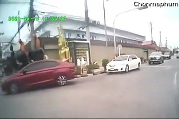 Bus Breaks Fail at Busy Intersection