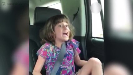 Bambina riceve biglietti per il concerto di Ed Sheeran a sorpresa