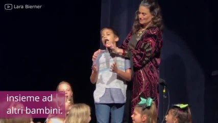 Ma quanto è bravo questo bambino che canta "Let it go"