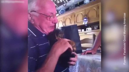 Vídeo de nieta que regala algo muy especial a su abuelo