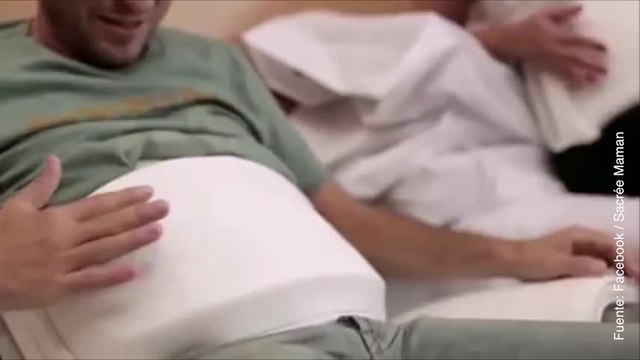Vídeo de padres que sienten por primera vez a sus hijos dentro de la barriga