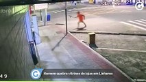 Homem quebra vitrines de lojas em Linhares