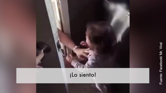 Vídeo de una niña que no se quiere separar de su padre