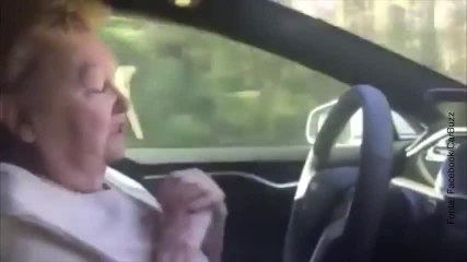 Oh mio Dio! La nonnina al volante scopre il pilota automatico!